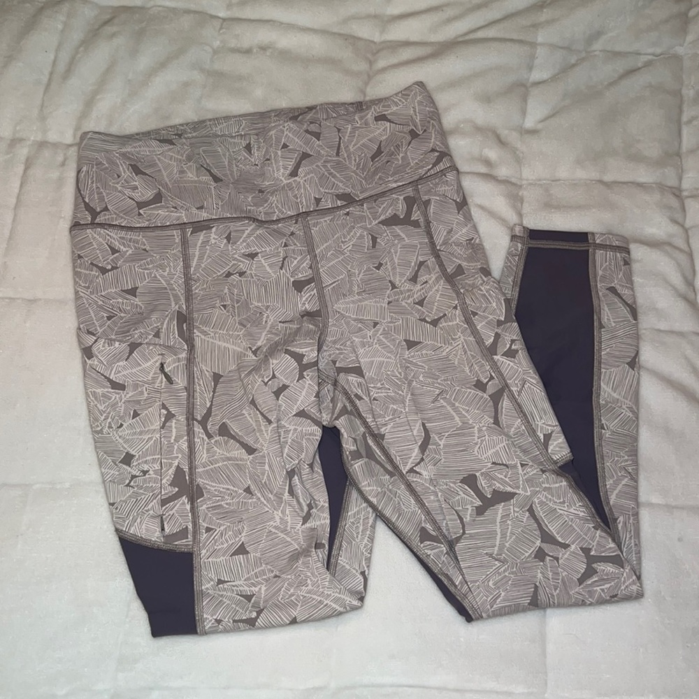 Athleta leggings size medium with pockets